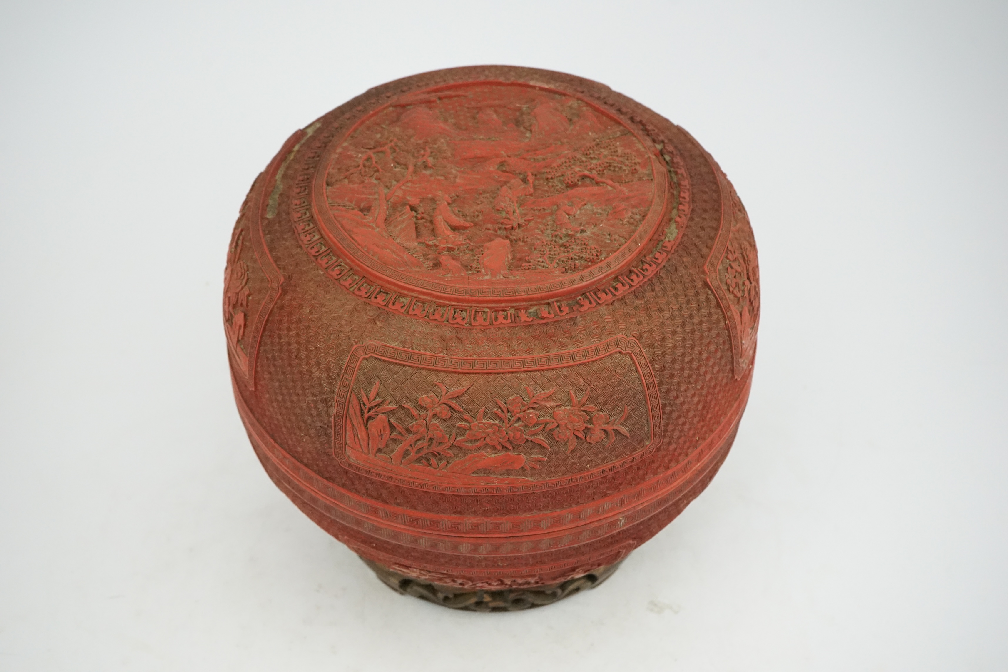 A Chinese cinnabar lacquer box and cover, 18th/19th century